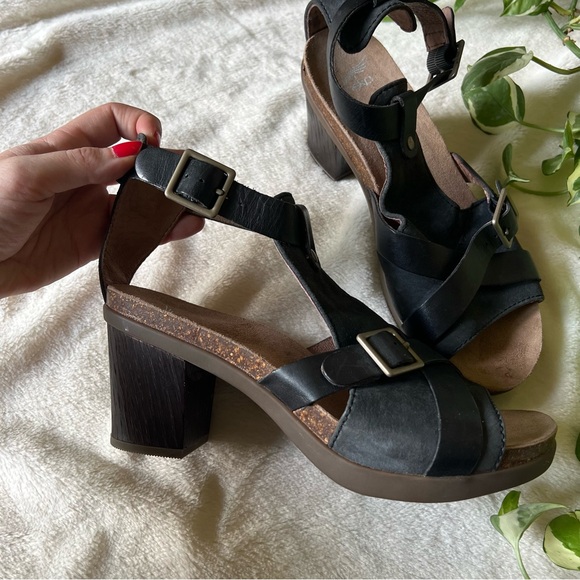 Dansko Black Women's Sandals - Picture 4 of 8